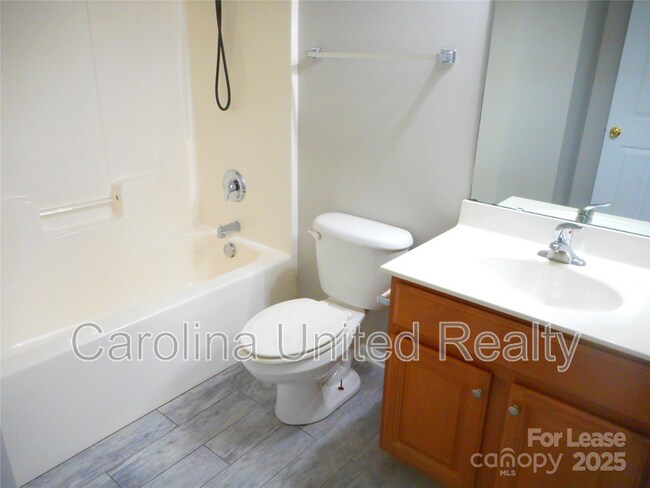 Building Photo - 1018 Fountainbrook Dr
