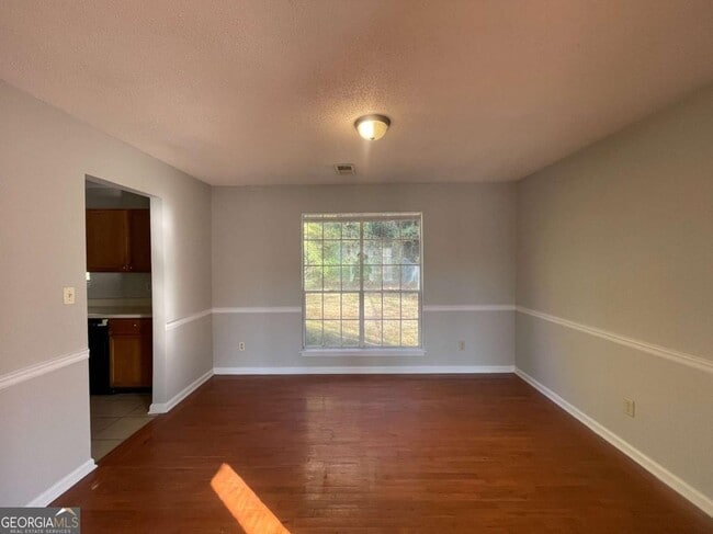 Building Photo - 6387 Seths Way