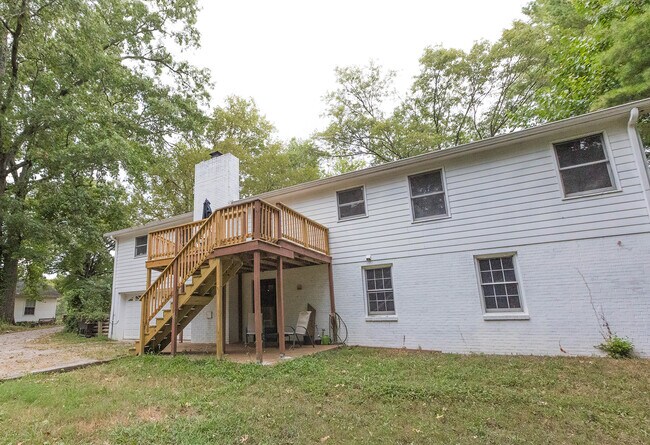 Building Photo - 210 Elliott Ct