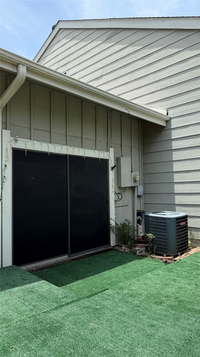 Building Photo - 12922 Wirevine Ln