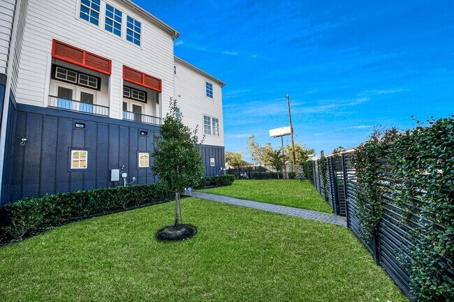 Building Photo - 826 Cage St