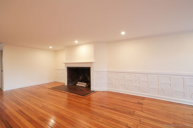 Building Photo - 792 Farmington Ave