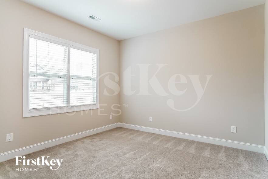 Building Photo - 113 Shallow Fls Ln