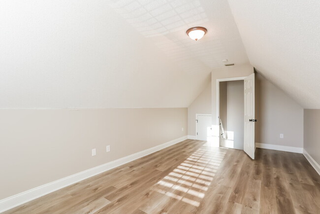 Building Photo - 204 Raleigh Way