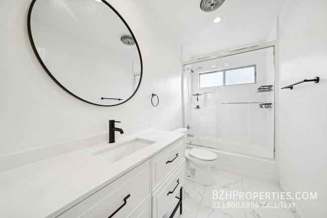 Building Photo - 7548 Hampton Ave