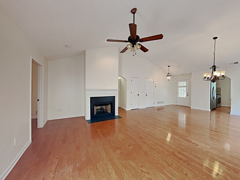 Building Photo - 406 Redwood Trail