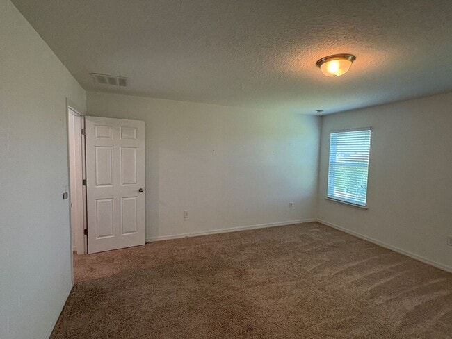 Building Photo - 4 bedroom 2.5 Bath House on Oakland Trails...