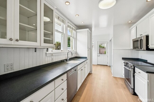 Building Photo - 420 Miramar Ave