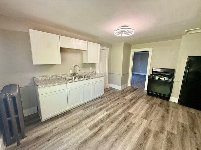 Primary Photo - 922 Maple St