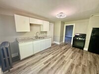 Building Photo - 922 Maple St