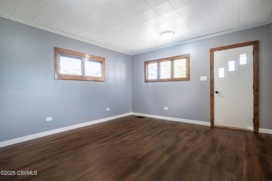 Building Photo - 934 Grand St