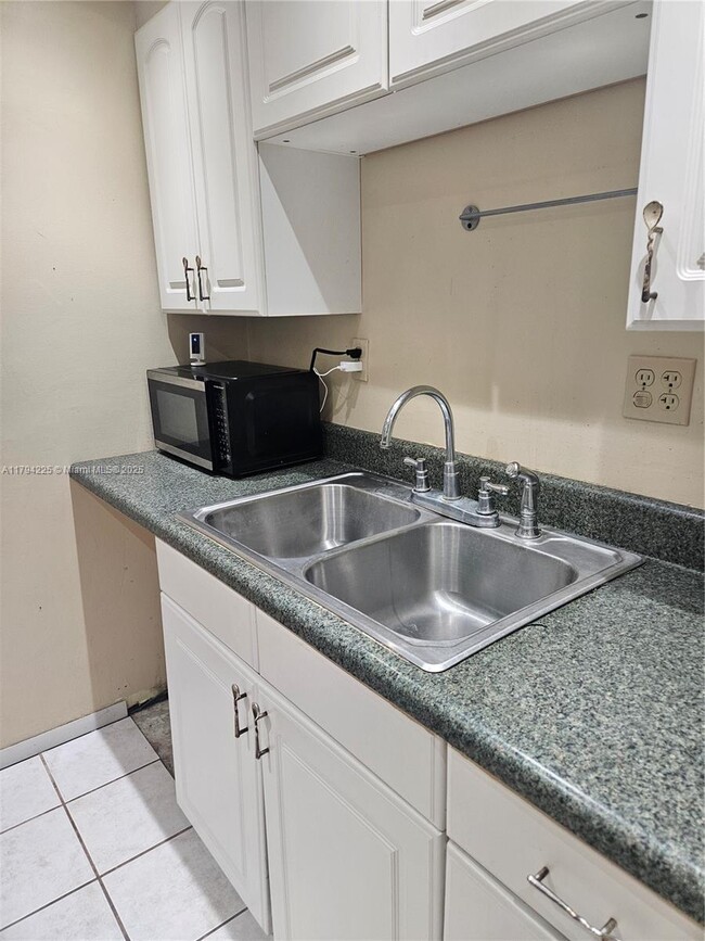 Building Photo - 4125 NW 88th Ave