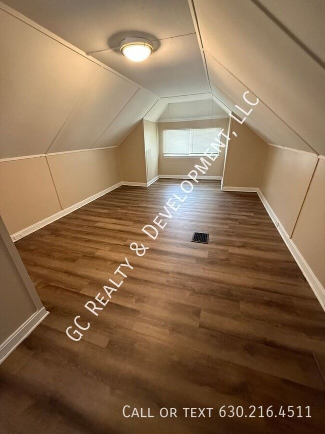 Building Photo - 8637 S Essex Ave