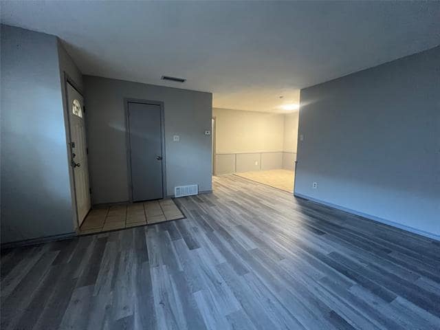 Building Photo - 826 Skyline Dr