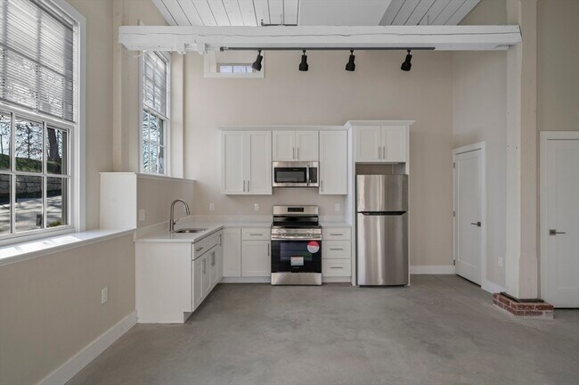 Building Photo - 34 Tremaine St