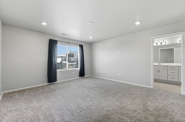 Building Photo - Stunning 3-Bed Townhome in Northglenn w/ 2...