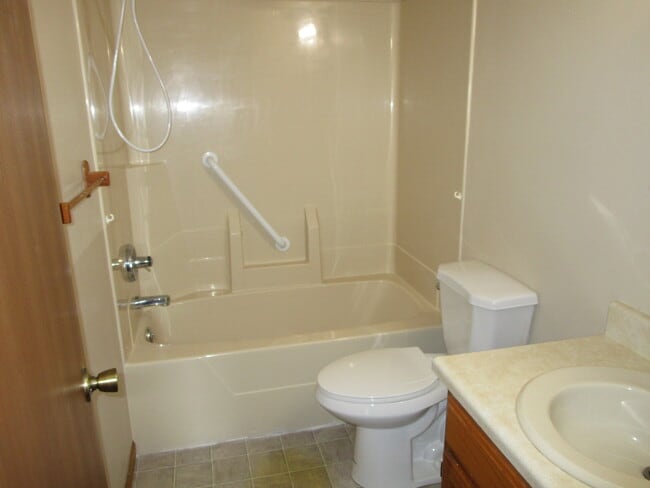 Building Photo - NEW LISTING! 2 Bedroom Duplex in Albion!!!