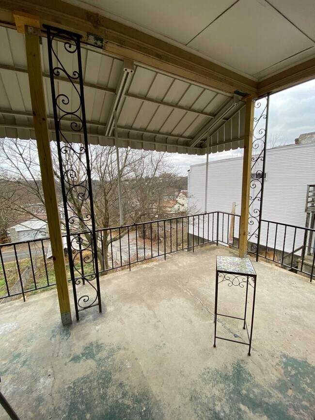 Building Photo - 2300 Arlington Ave