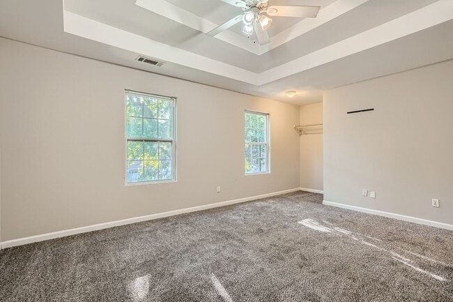 Building Photo - Affordable 2 Story Home - Fresh Paint - New flooring Large Lot - Close to Downtown Atlanta