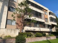 Building Photo - MOVE IN SPECIAL - Quiet Building, Prime Lo...