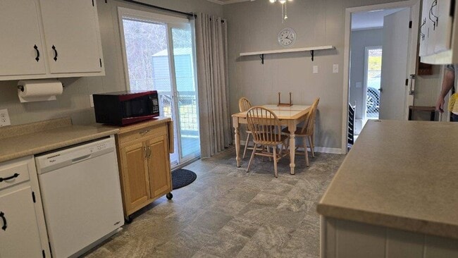 Building Photo - 3 Bedroom 2 Bathroom home for rent