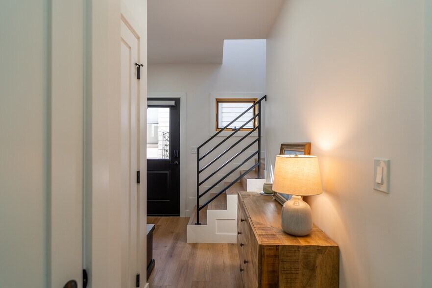 Building Photo - 3038 Beech St