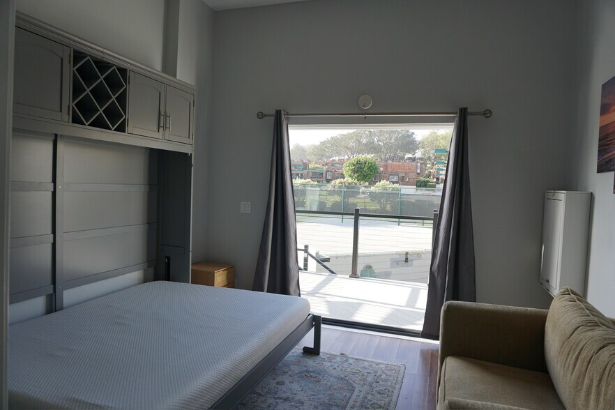 Building Photo - 2234 Via Aprilia