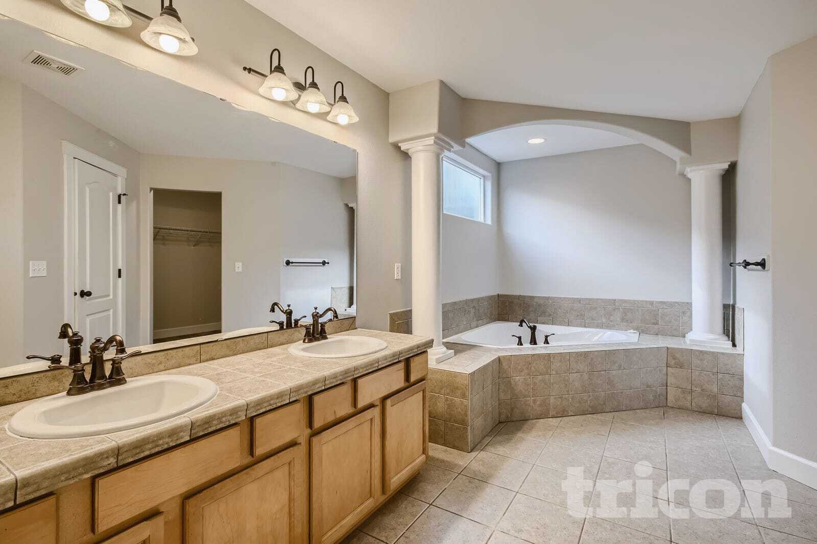 Building Photo - 11805 1st Pl SE