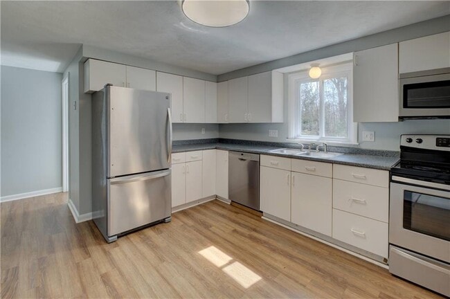 Building Photo - 140 Phillips Rd