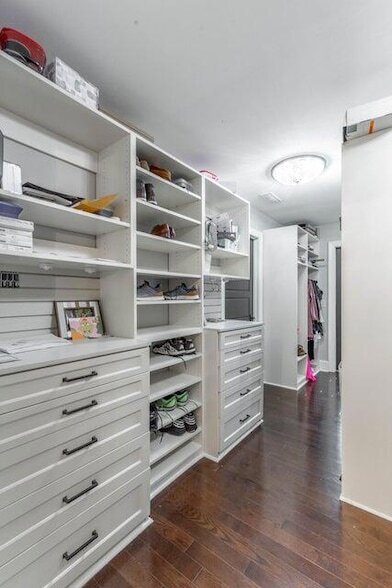 Building Photo - 907 Avon Pl