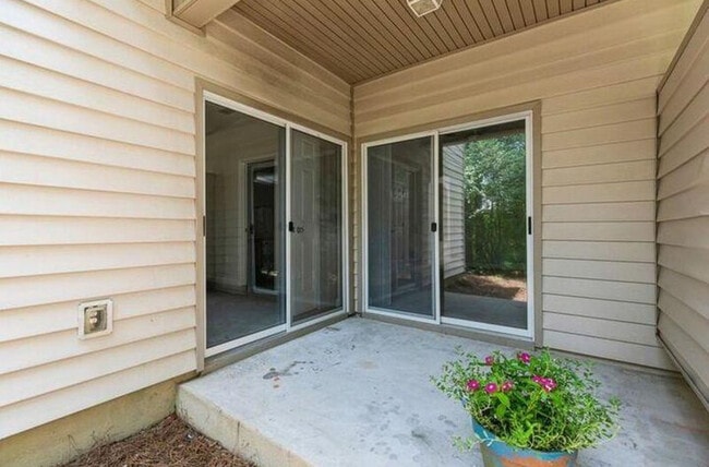 Building Photo - 25 Trevor Dr