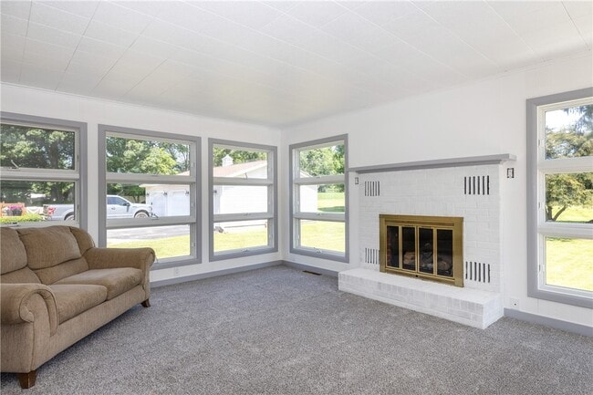 Building Photo - 578 Victory Hwy