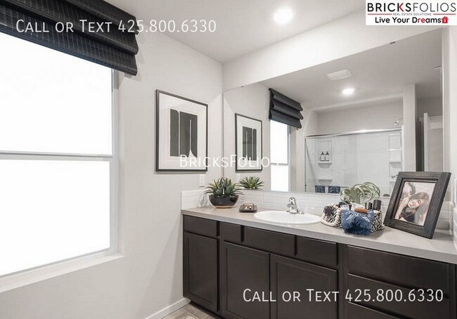 Building Photo - Soothing Retreat in Stunning Bremerton