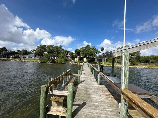 Building Photo - 100 Canebreakers Dr