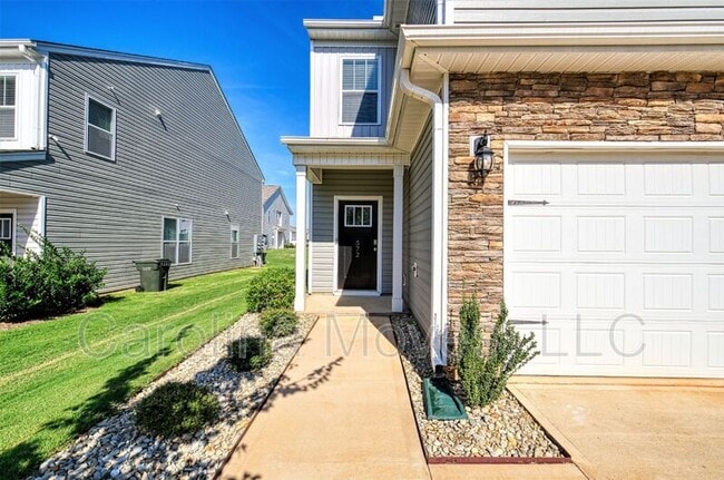 Building Photo - 572 Yellow Fox Rd