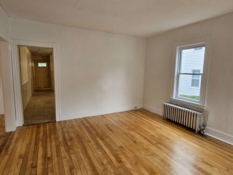 Building Photo - 20 Kosta St