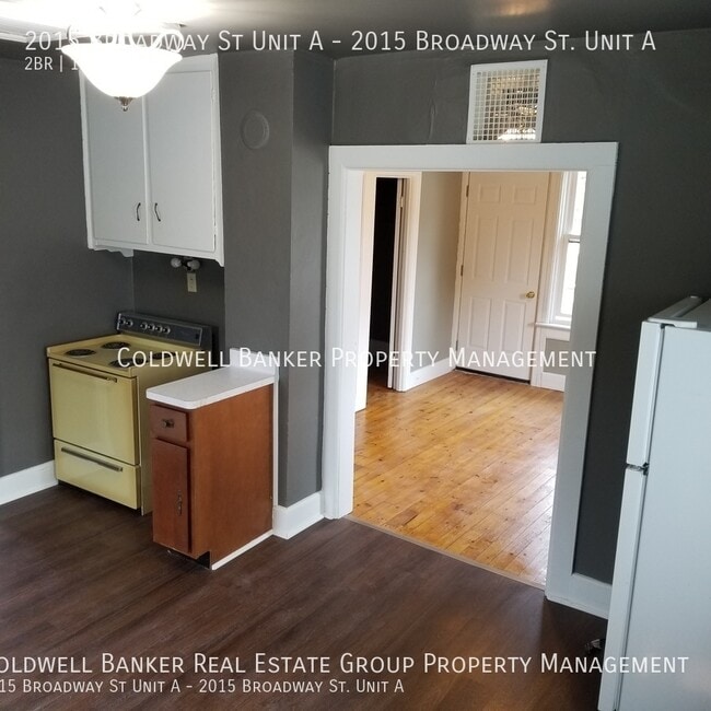 Building Photo - 2015 Broadway St