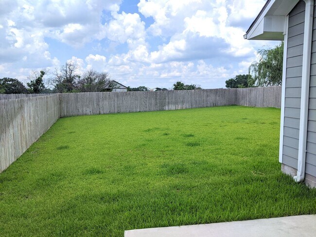 Building Photo - Available for Immediate Move-in! Wonderful Single Family Home in Siena!