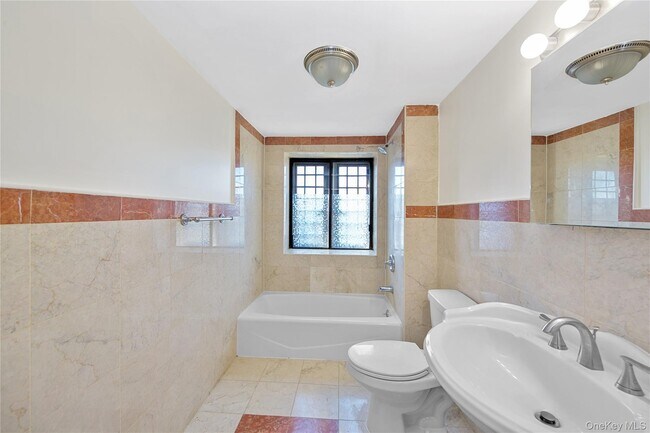 Building Photo - 403 Chateau Rive