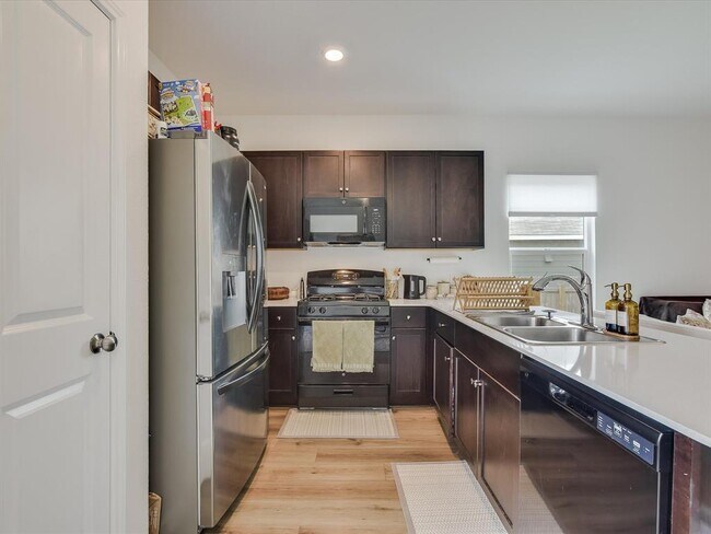 Building Photo - 2712 Louris Ln
