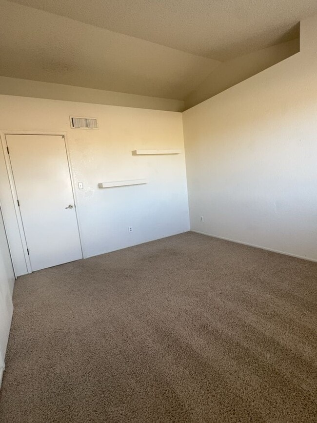 Building Photo - Great two story, 3 bedroom, 2.5 bath home
