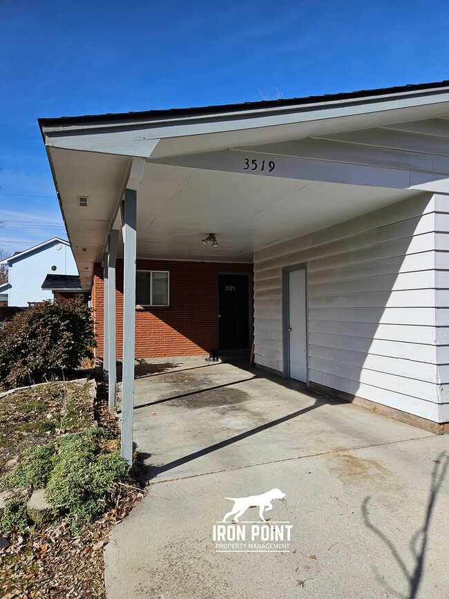 Building Photo - North Boise Duplex w/2 beds, 1bath, W/D, and Covered Parking