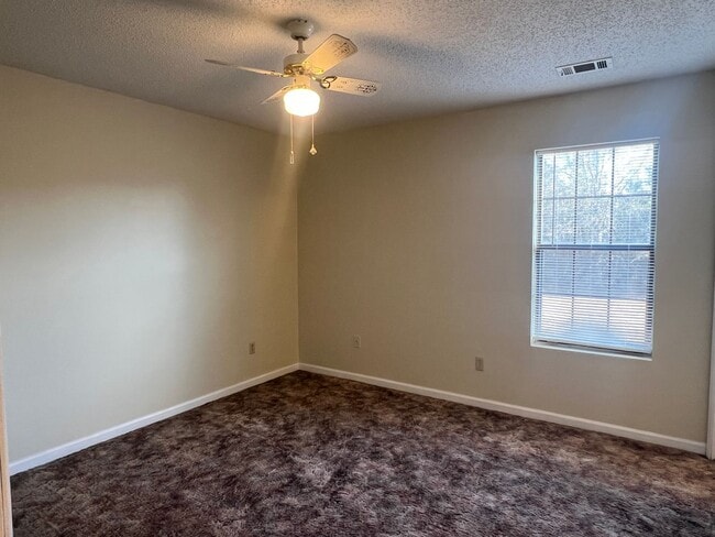 Building Photo - Cute Home in Cochran