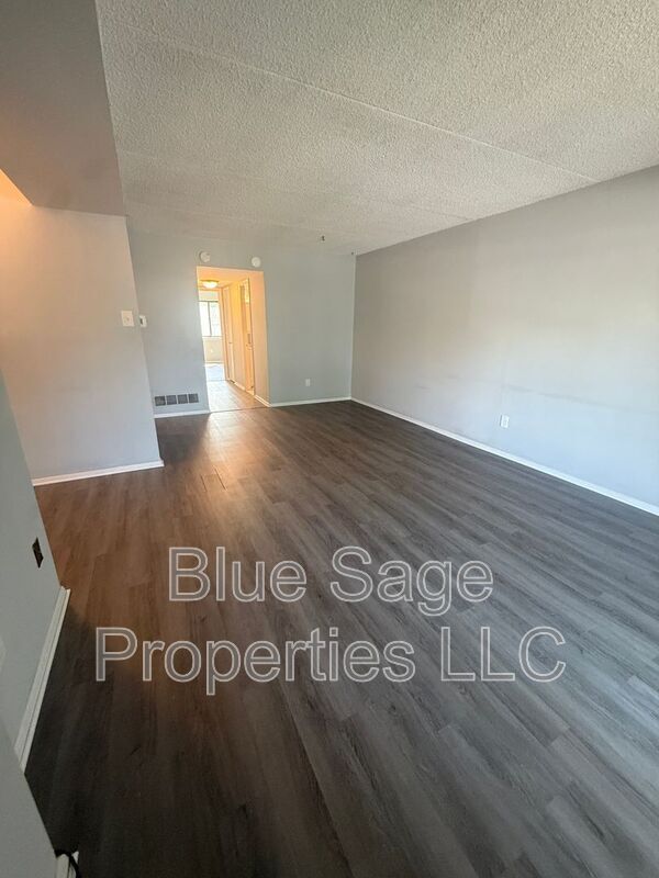 Building Photo - 722A Putnam Blvd