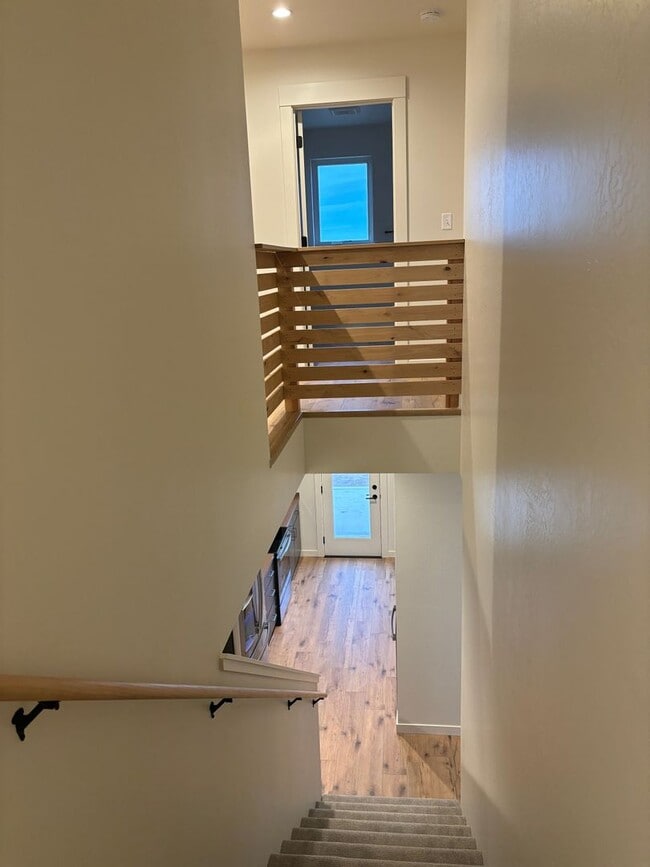 Building Photo - New, Pet Friendly, 2 bed 2 bath Townhouses!