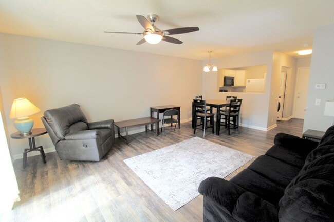 Building Photo - 1380 Hunters Rd