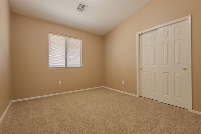 Building Photo - 4 Bedroom, 2 Bath