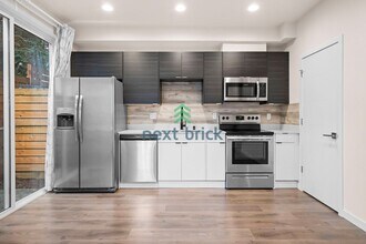 Building Photo - 2 Bed 2 Bath Single-family House Available for Rent!