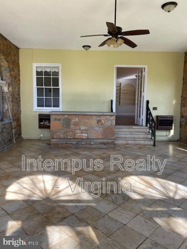 Building Photo - 7296 Fenton Farm Ln