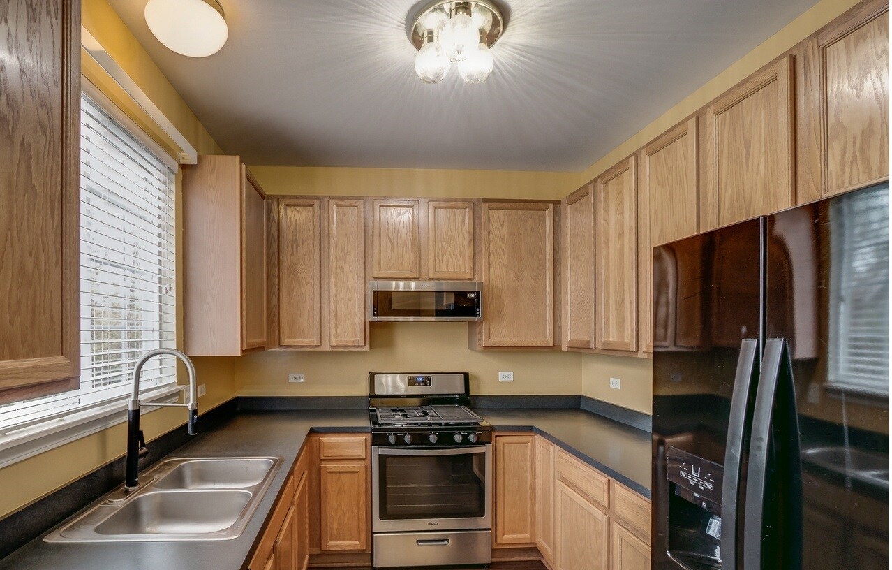Building Photo - 560 Declaration Ln